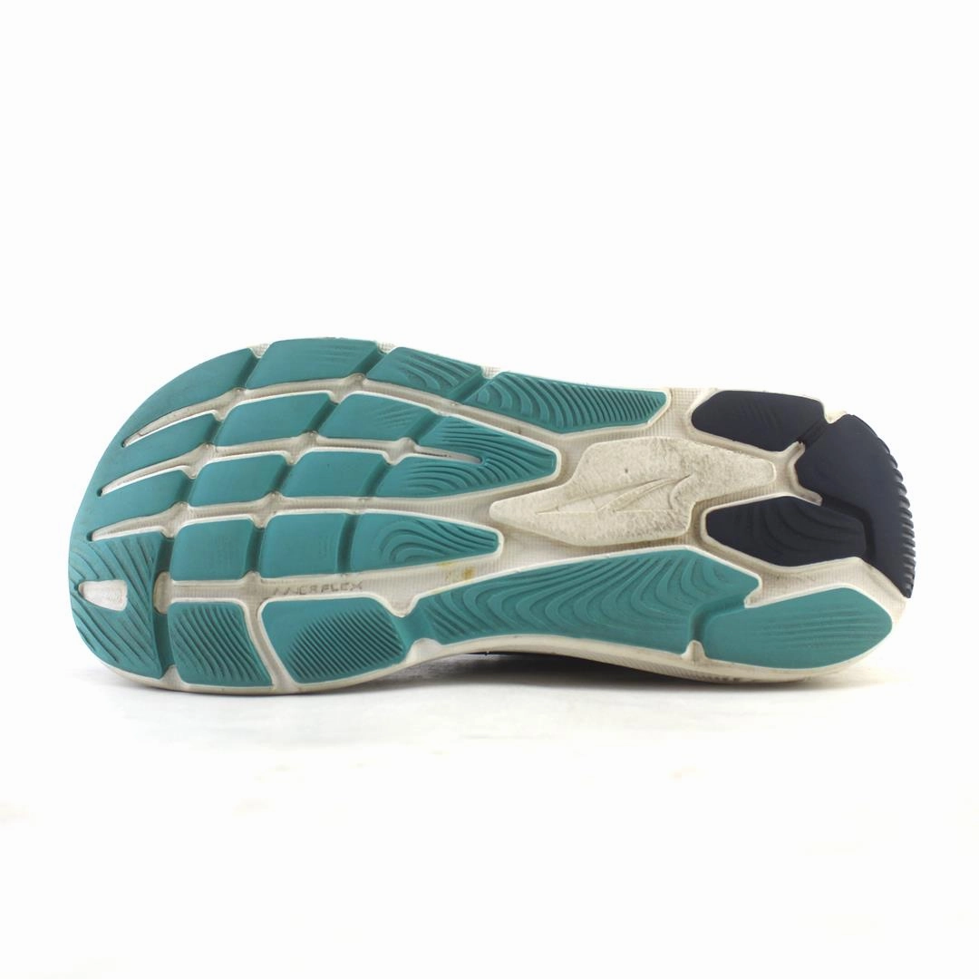 ALTRA PARADIGM 6 lightweight athletic shoe look
