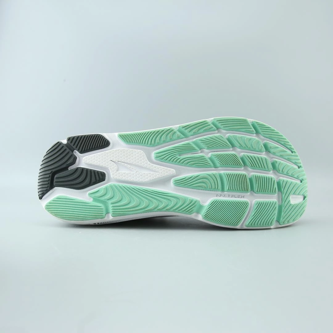ALTRA PARADIGM 6 lightweight athletic shoe look