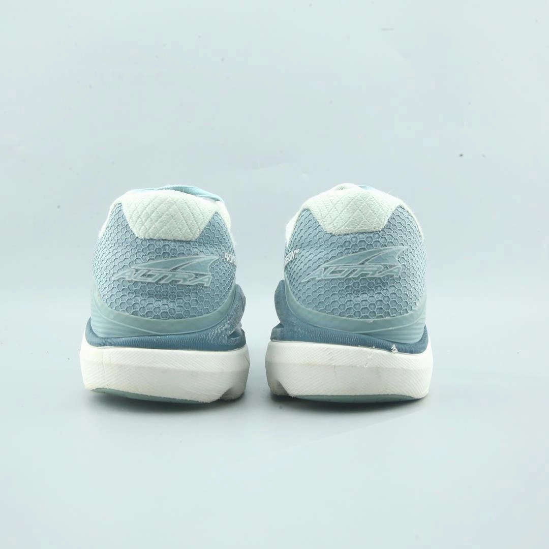 ALTRA PROVISION 4 lightweight athletic shoe look