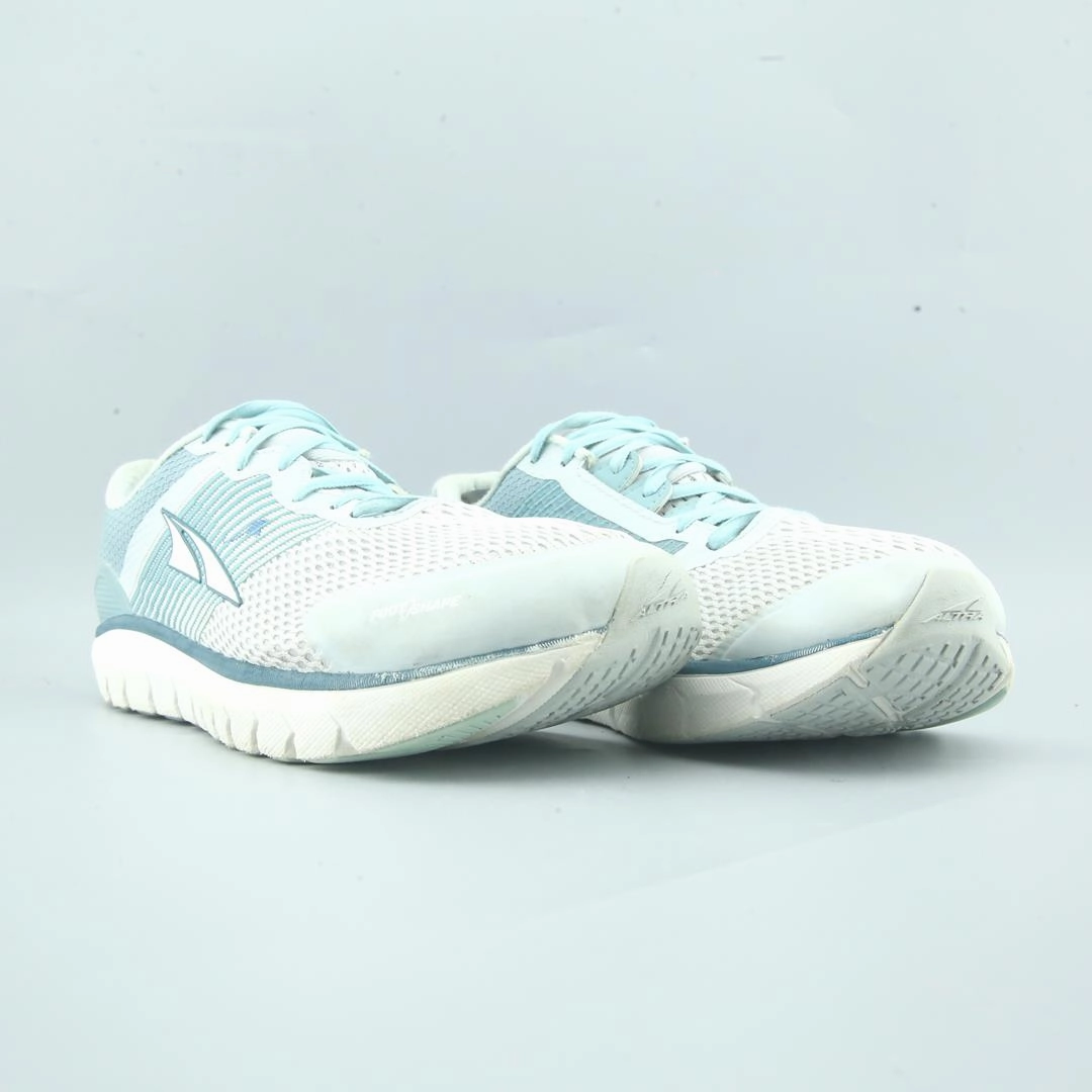 ALTRA PROVISION 4 lightweight athletic shoe look