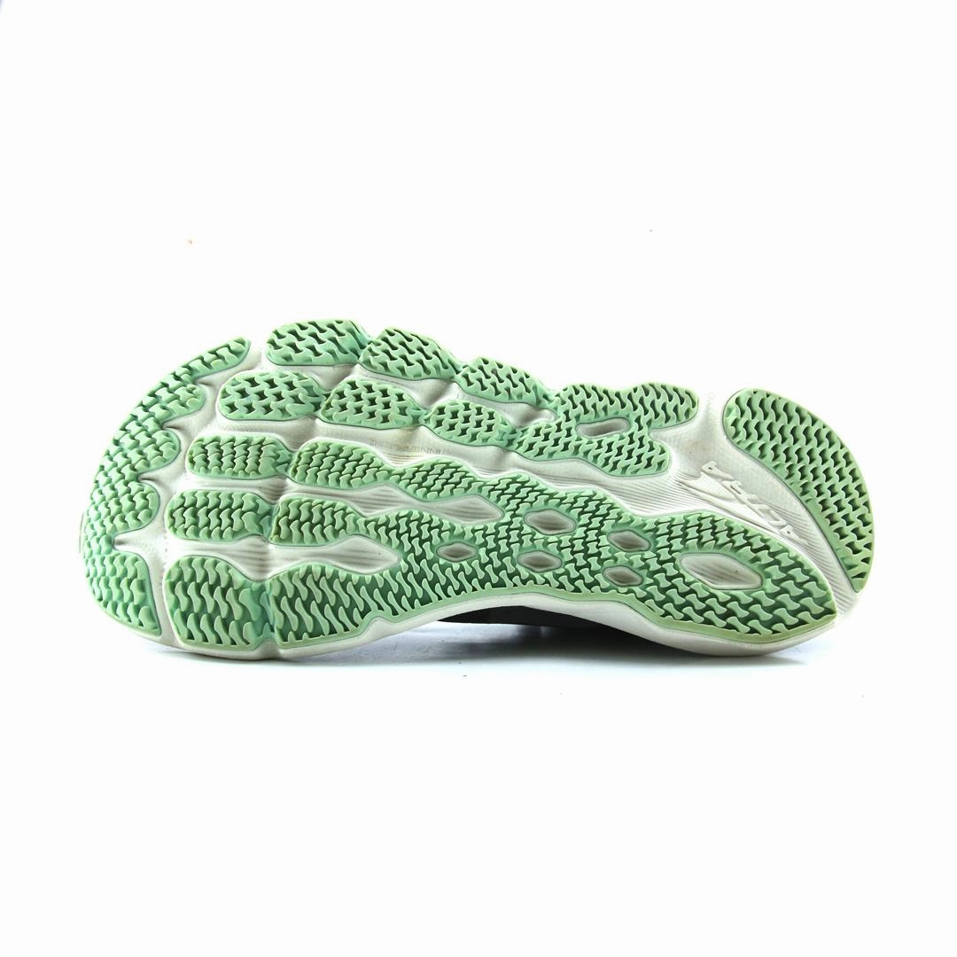 ALTRA PROVISION 6 lightweight athletic shoe look
