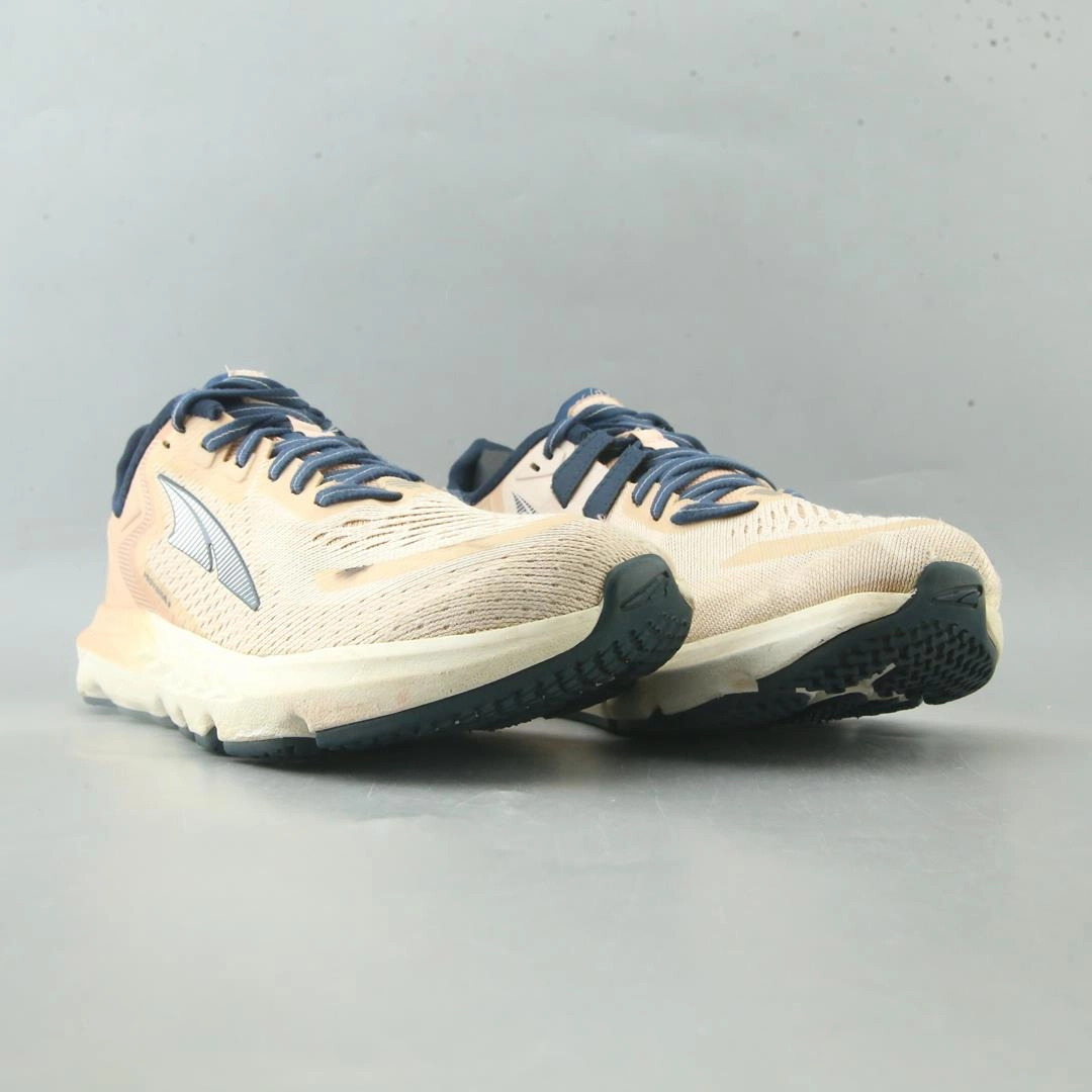 ALTRA PROVISION 6 lightweight athletic shoe look