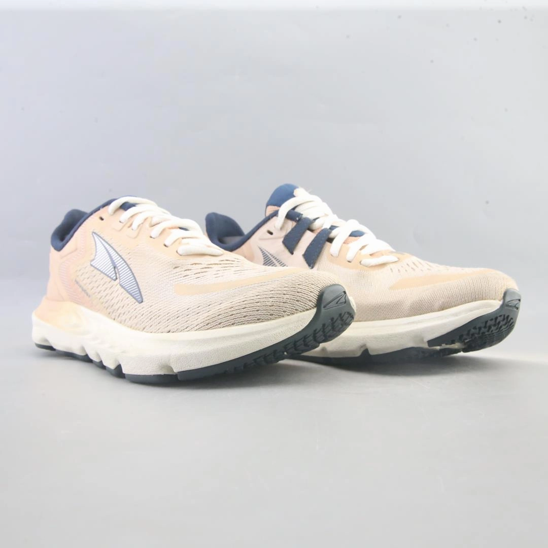 ALTRA PROVISION 6 lightweight athletic shoe look