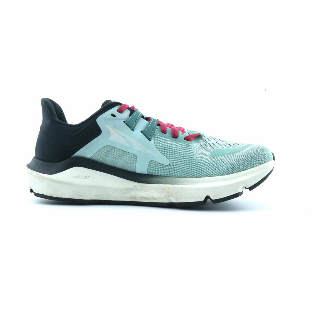 ALTRA PROVISION 6 lightweight athletic shoe look