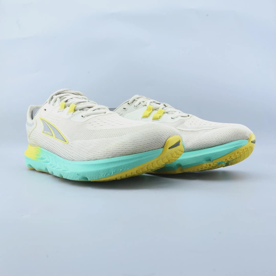 ALTRA PROVISION 7 lightweight athletic shoe look