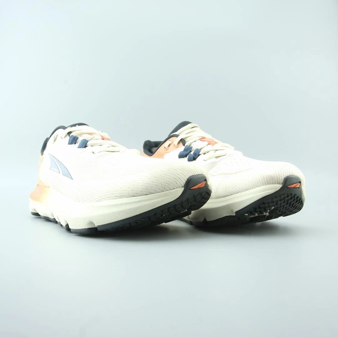 ALTRA PROVISION 7 lightweight athletic shoe look