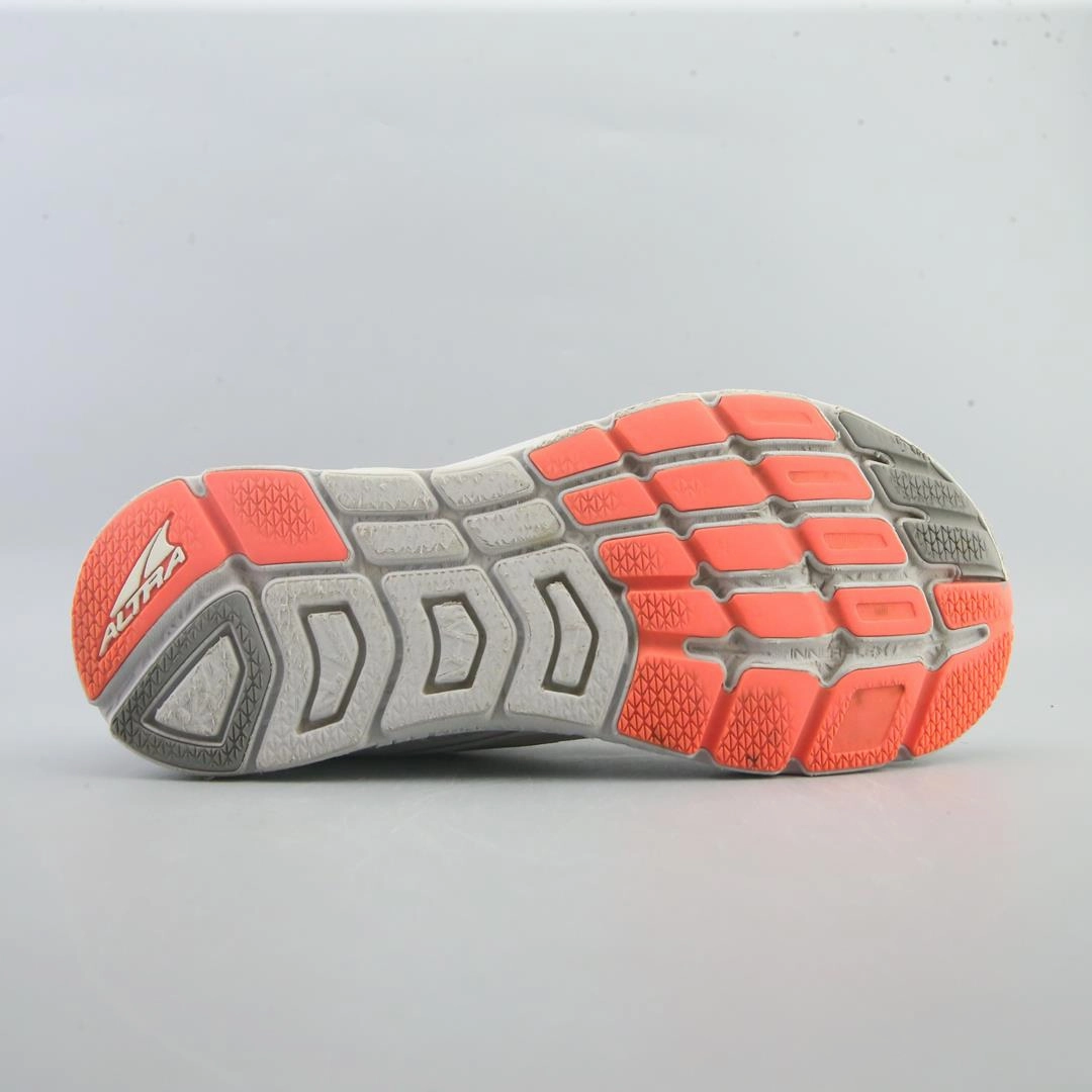 ALTRA RIVERA lightweight athletic shoe look