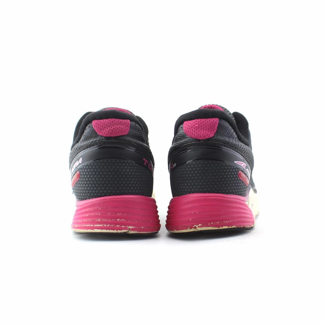 ALTRA TORIN 2.5 lightweight athletic shoe look