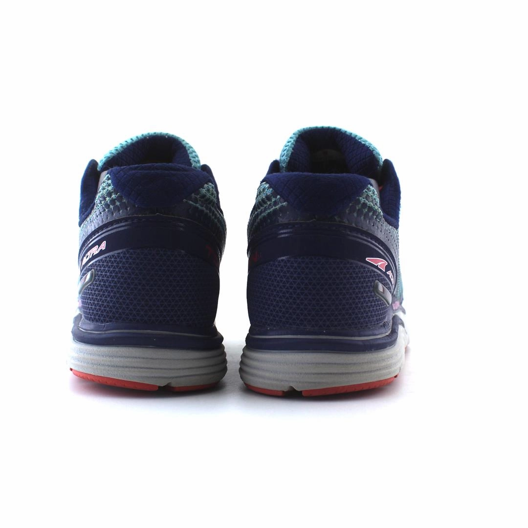 ALTRA  TORIN 3.0 lightweight athletic shoe look