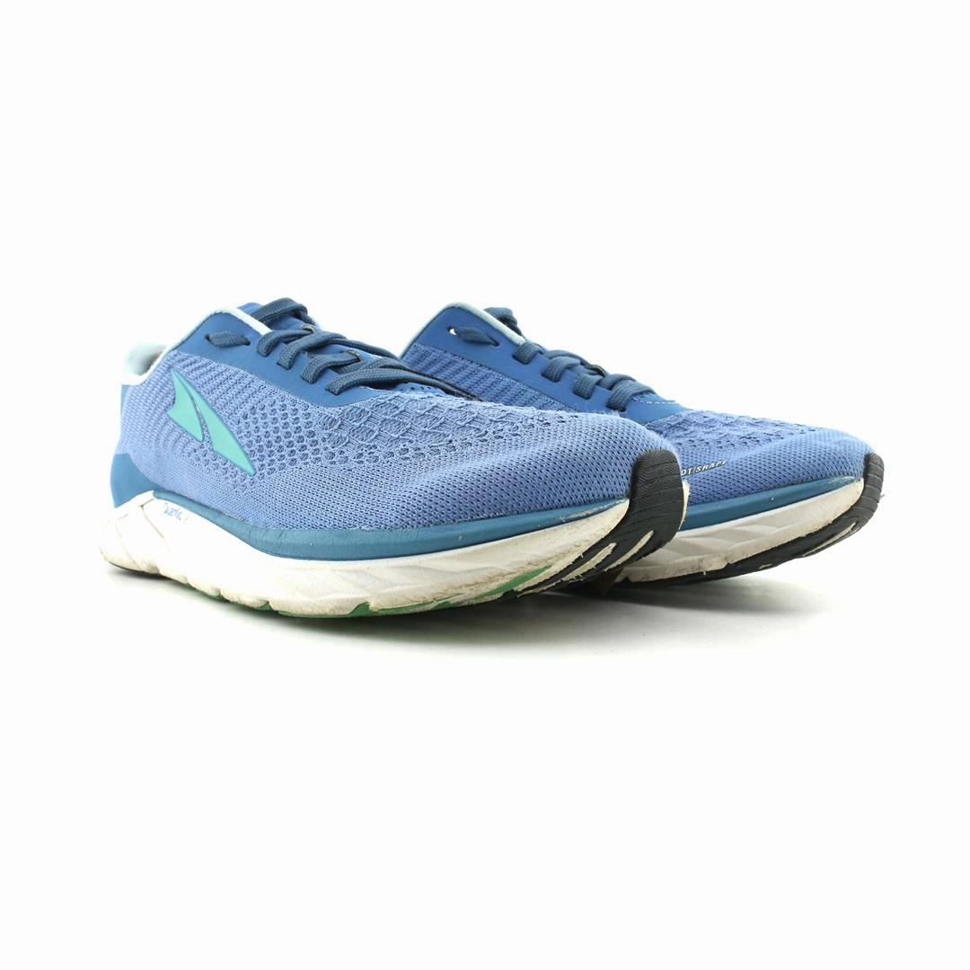 ALTRA TORIN 4.5 lightweight athletic shoe look