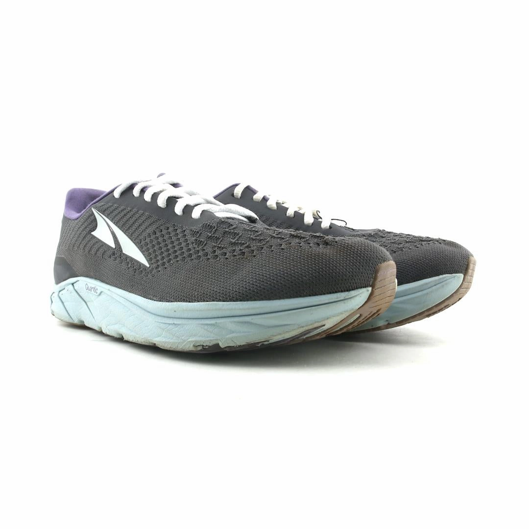 ALTRA TORIN 4.5 lightweight athletic shoe look