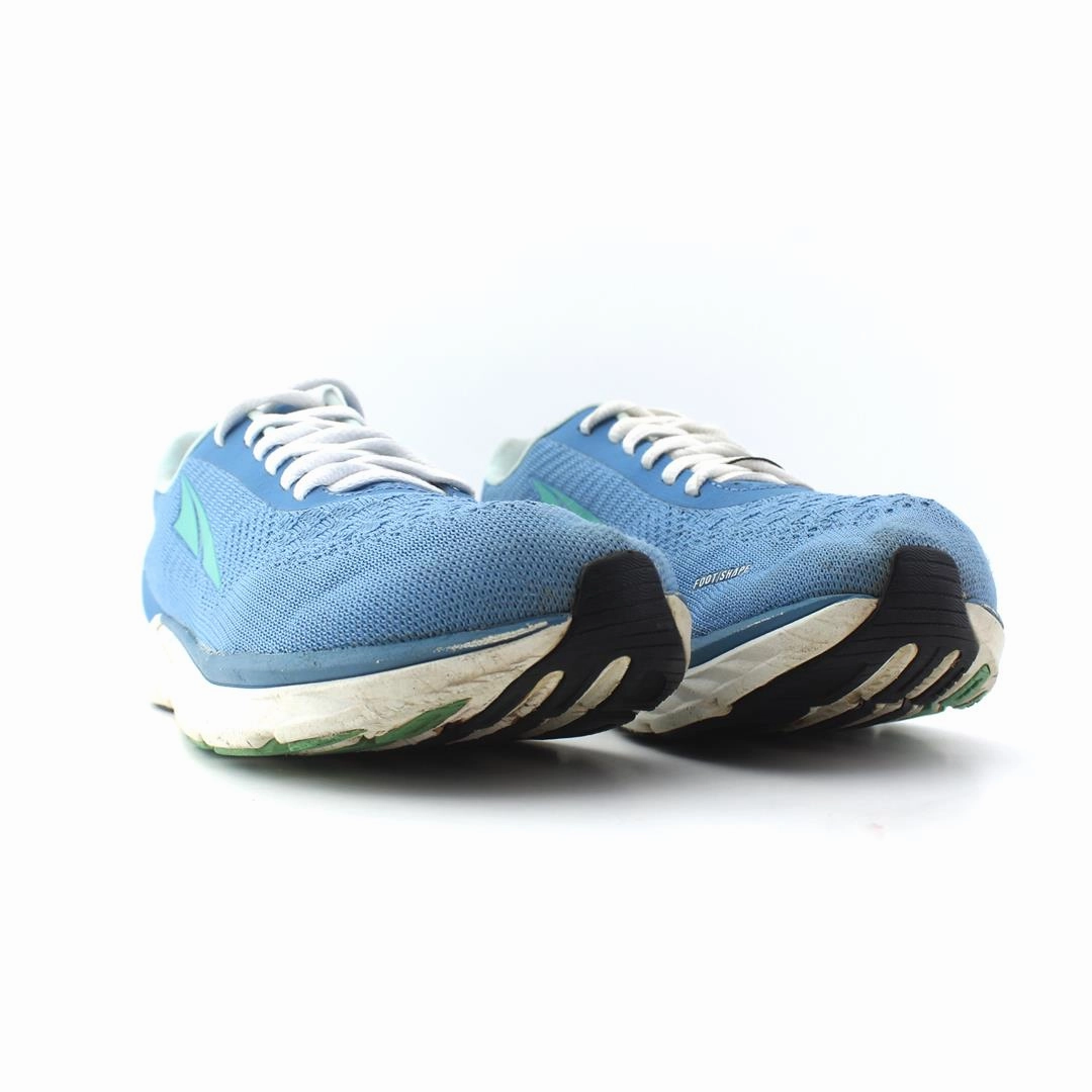 ALTRA TORIN 4.5 lightweight athletic shoe look