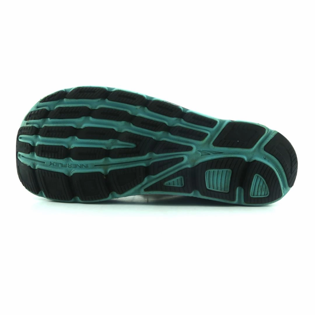ALTRA TORIN 4 lightweight athletic shoe look