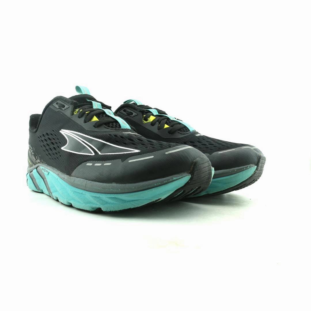 ALTRA TORIN 4 lightweight athletic shoe look