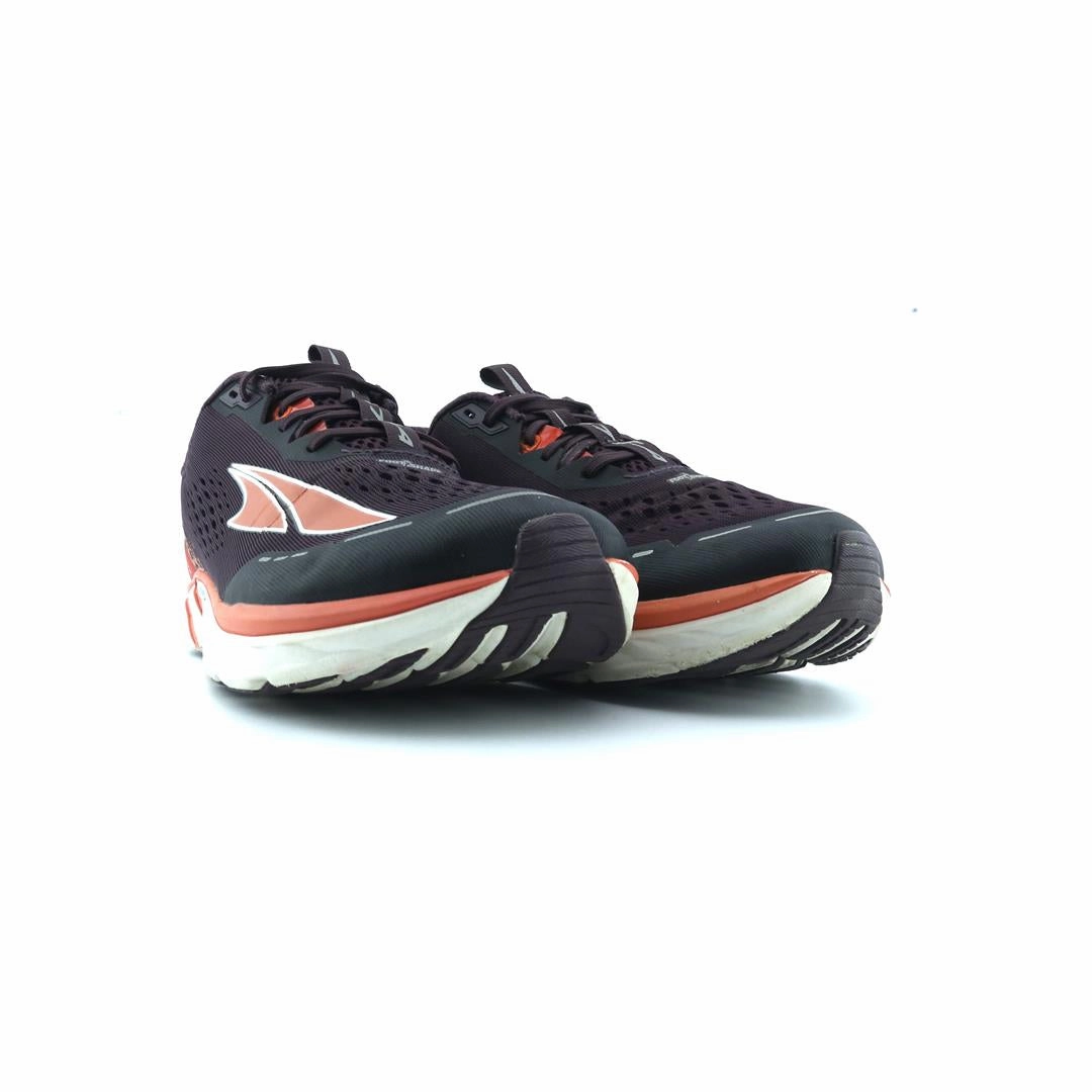 ALTRA TORIN 4 lightweight athletic shoe look