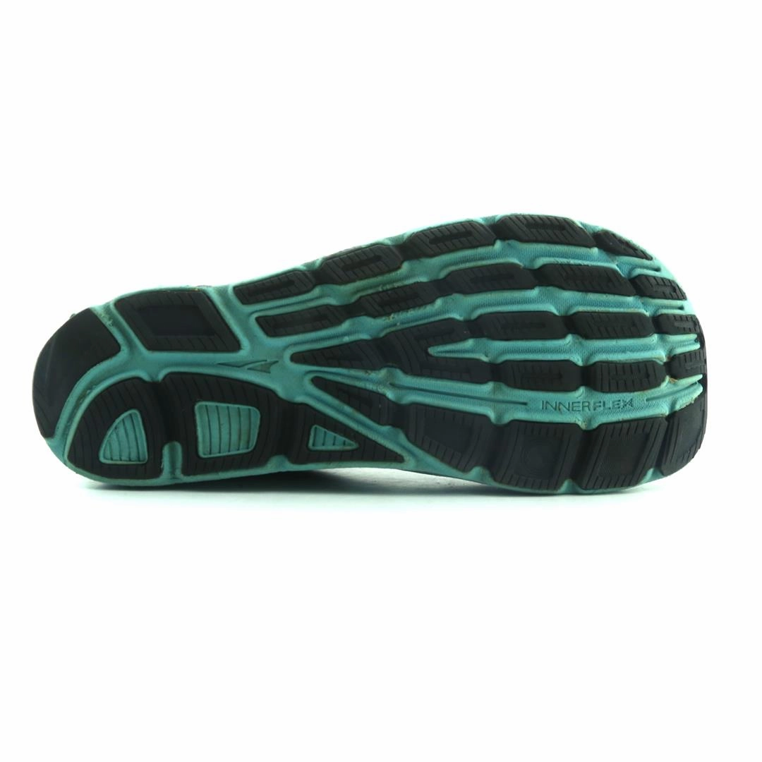 ALTRA TORIN 4 lightweight athletic shoe look