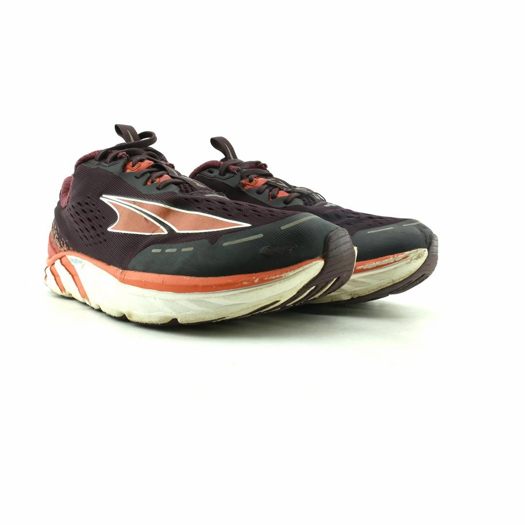 ALTRA TORIN 4 lightweight athletic shoe look