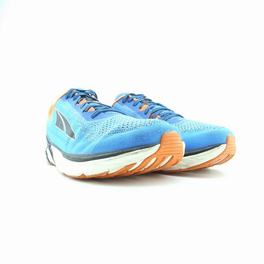 ALTRA TORIN 4 lightweight athletic shoe look