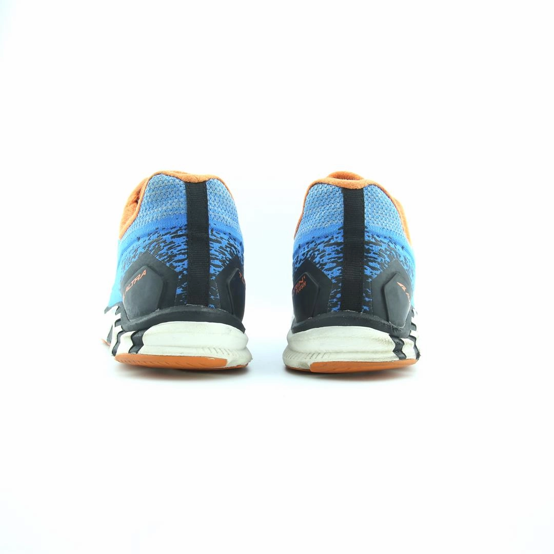 ALTRA TORIN 4 lightweight athletic shoe look