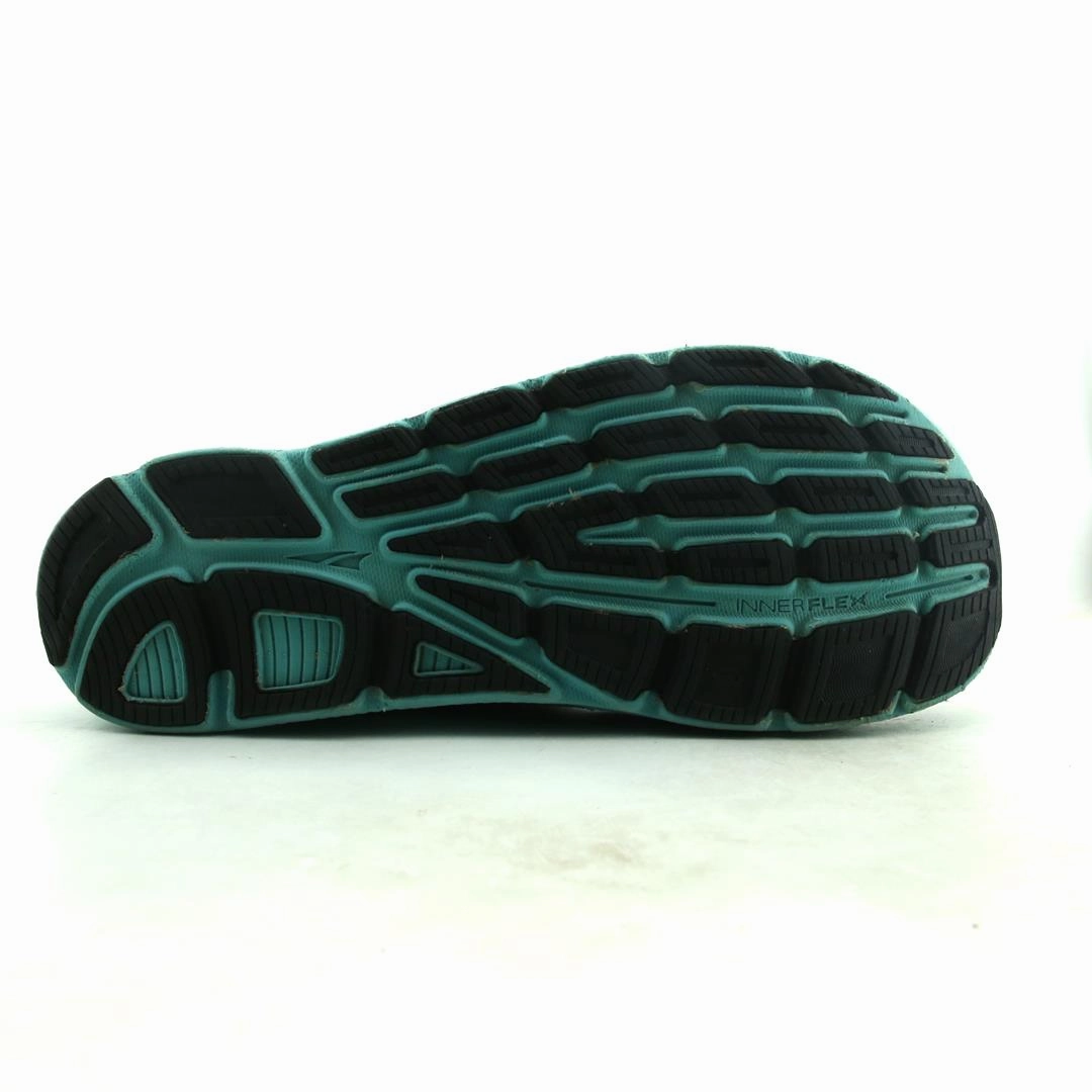 ALTRA TORIN 4 lightweight athletic shoe look