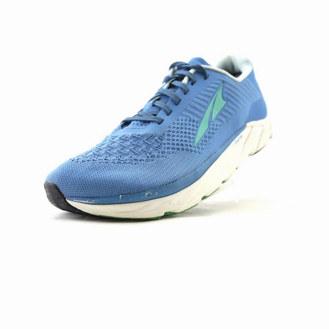 ALTRA TORIN 4 lightweight athletic shoe look