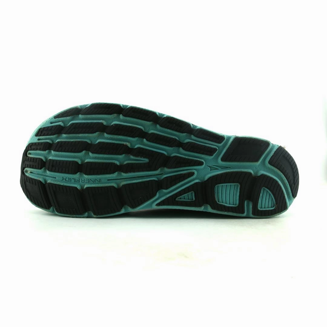 ALTRA TORIN 4 lightweight athletic shoe look