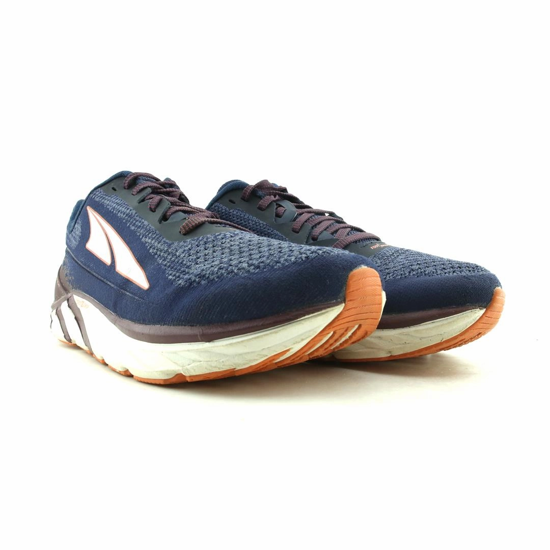 ALTRA TORIN 4 PLUSH lightweight athletic shoe look