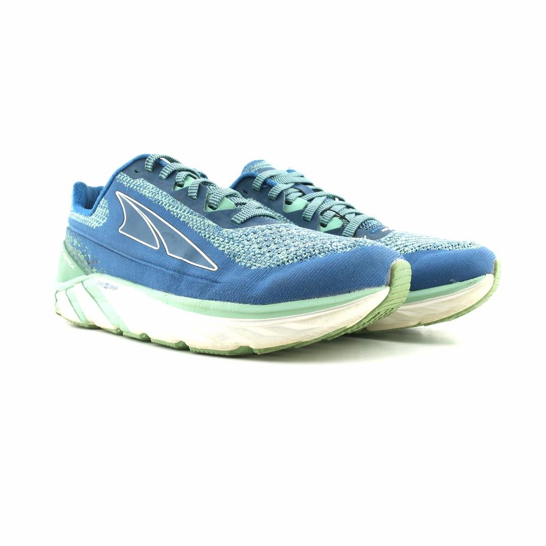 ALTRA TORIN 4 PLUSH lightweight athletic shoe look