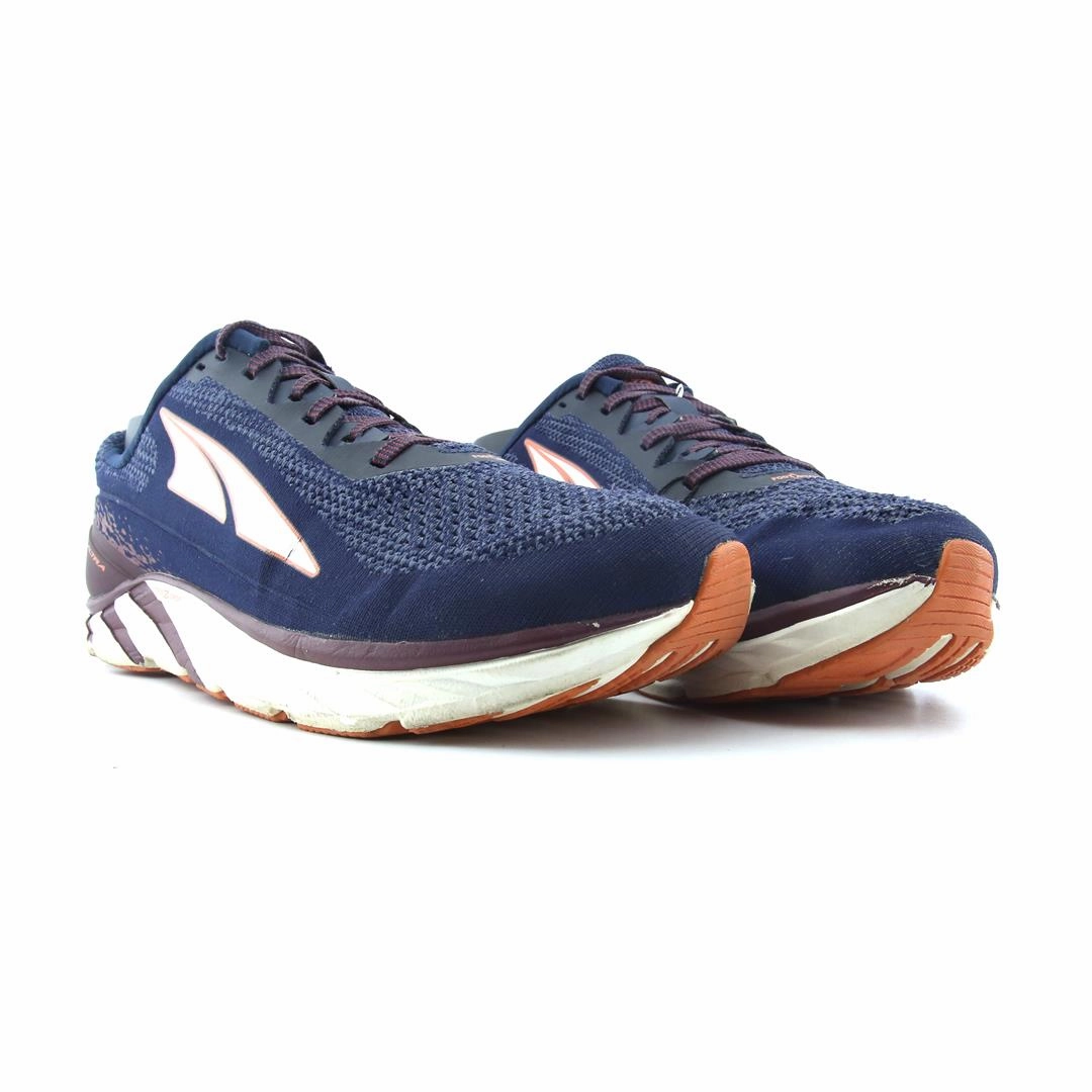 ALTRA TORIN 4 PLUSHS lightweight athletic shoe look
