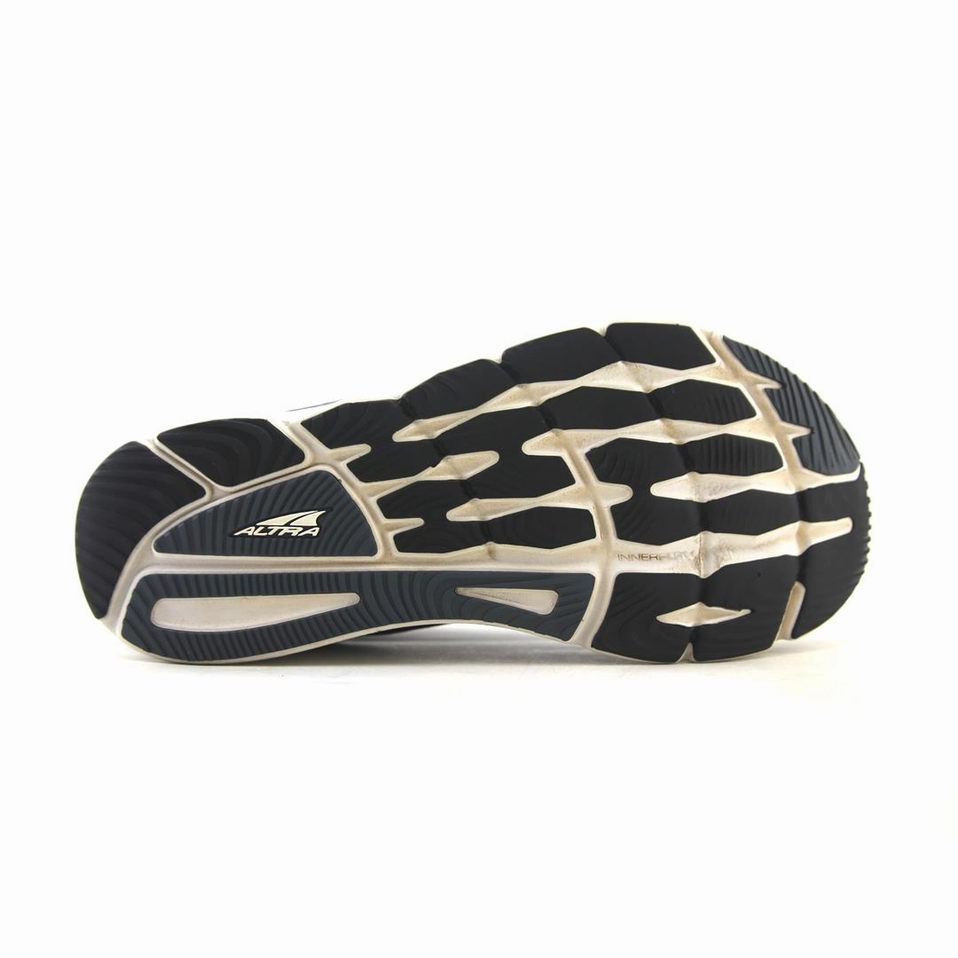 ALTRA TORIN 5 lightweight athletic shoe look