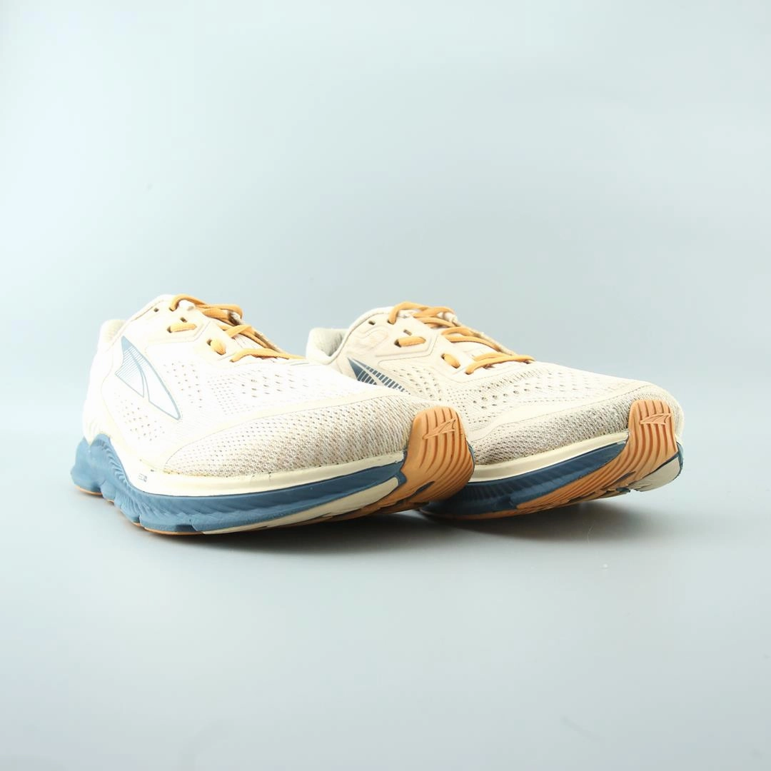 ALTRA TORIN 5 lightweight athletic shoe look
