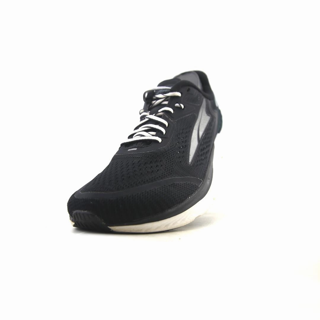ALTRA TORIN 5 lightweight athletic shoe look