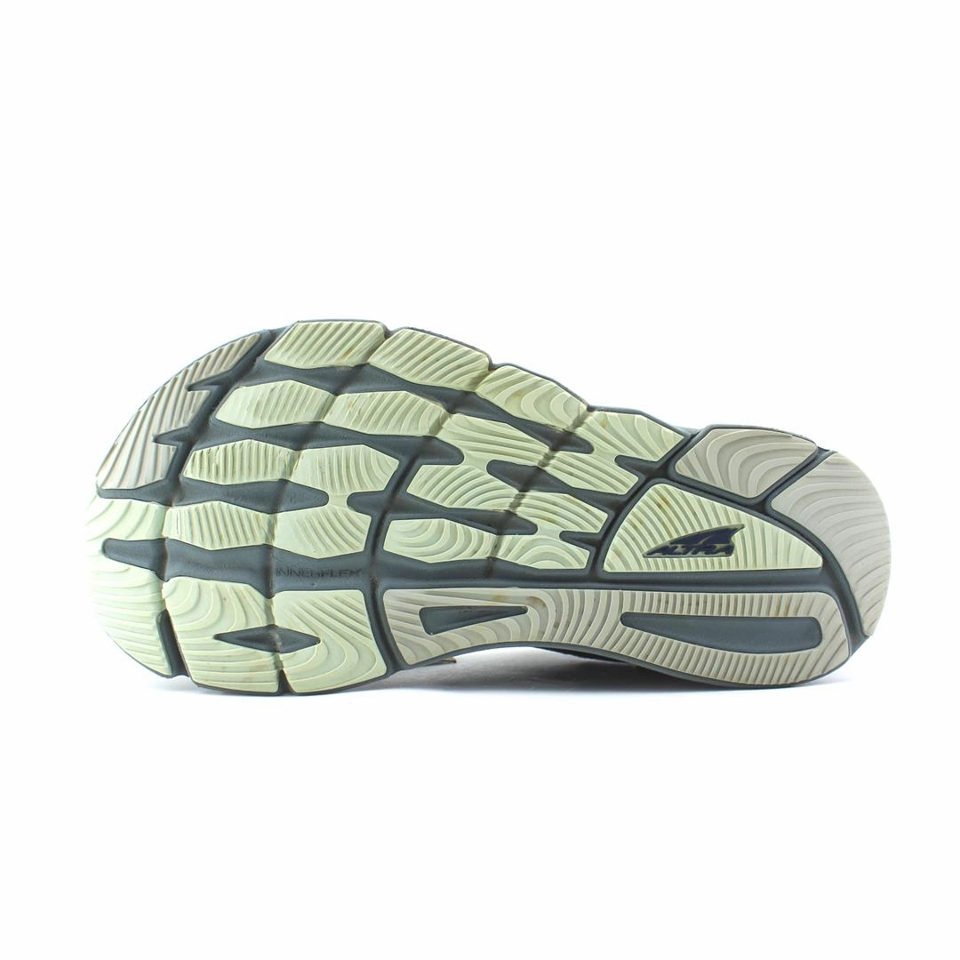 ALTRA TORIN 5 lightweight athletic shoe look