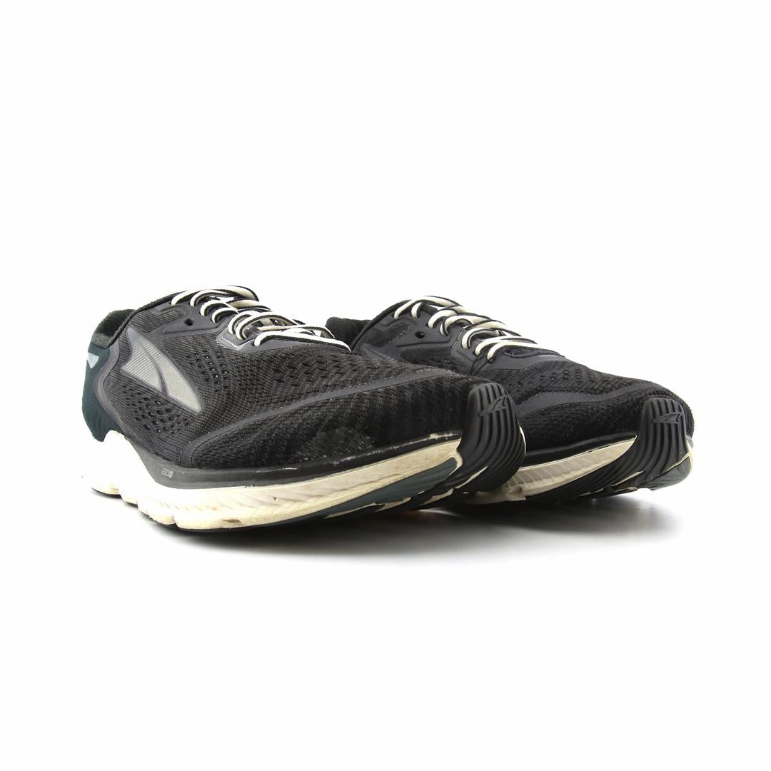 ALTRA TORIN 5 lightweight athletic shoe look