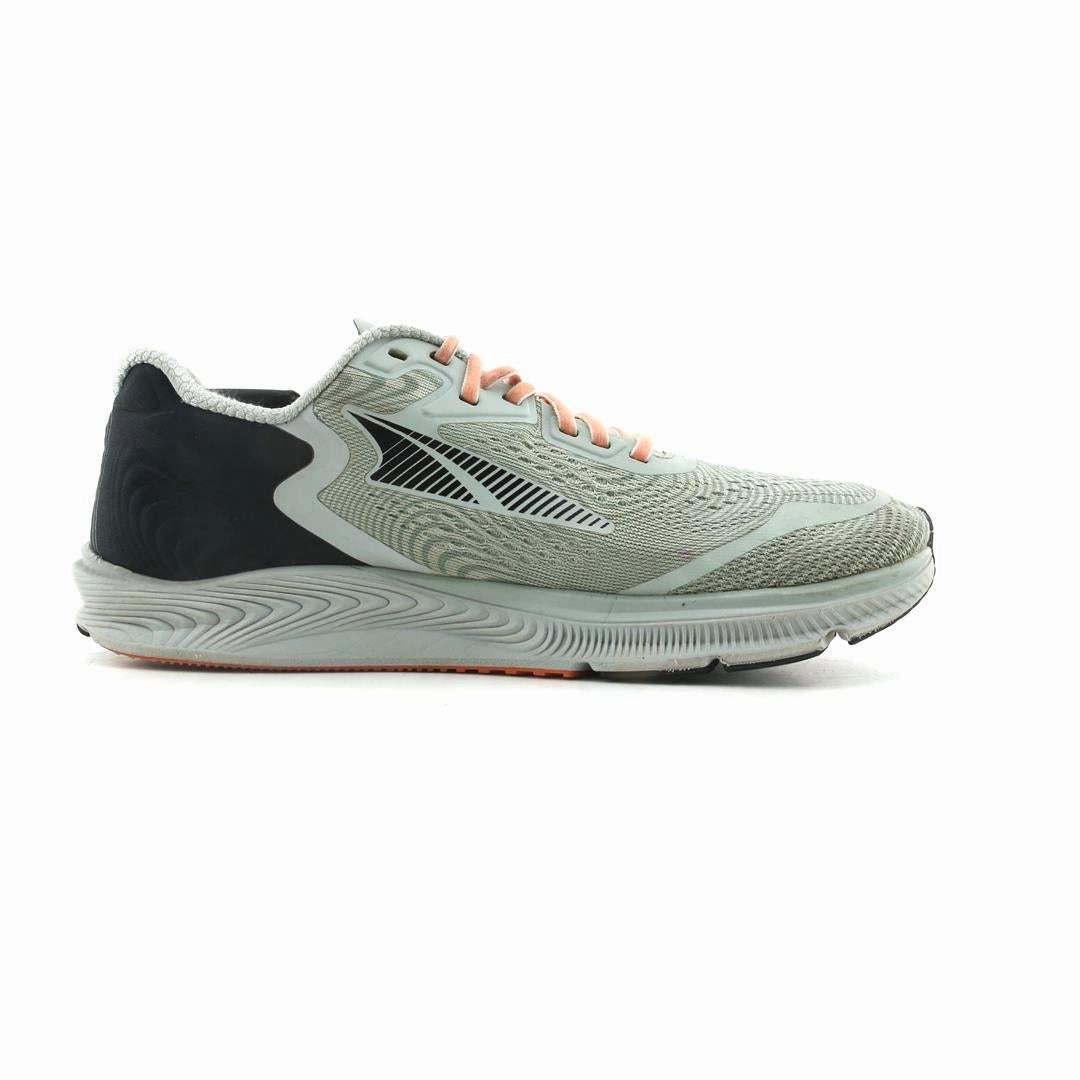 ALTRA TORIN 5 lightweight athletic shoe look