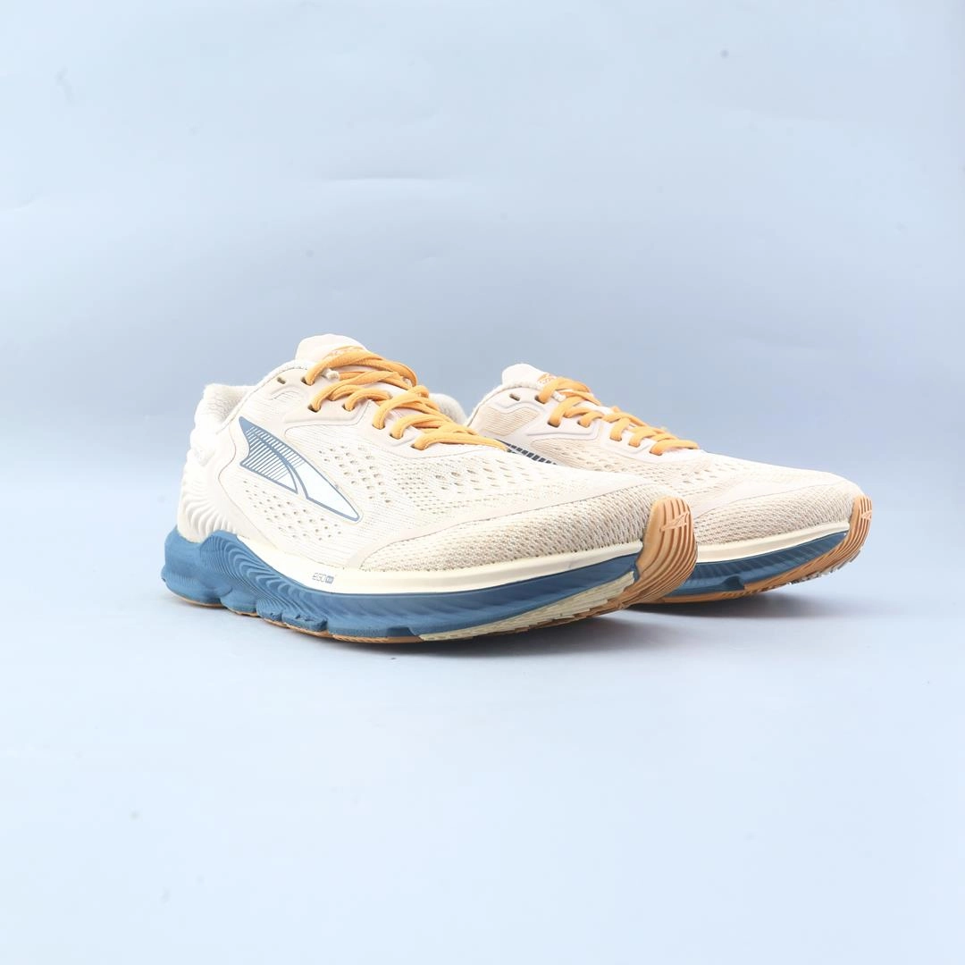 ALTRA TORIN 5 lightweight athletic shoe look