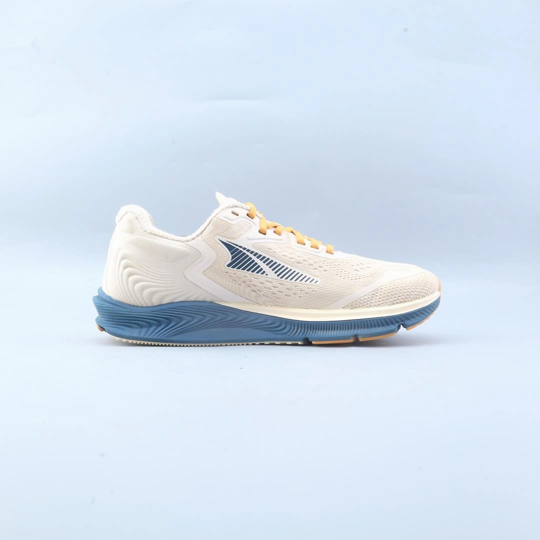 ALTRA TORIN 5 lightweight athletic shoe look