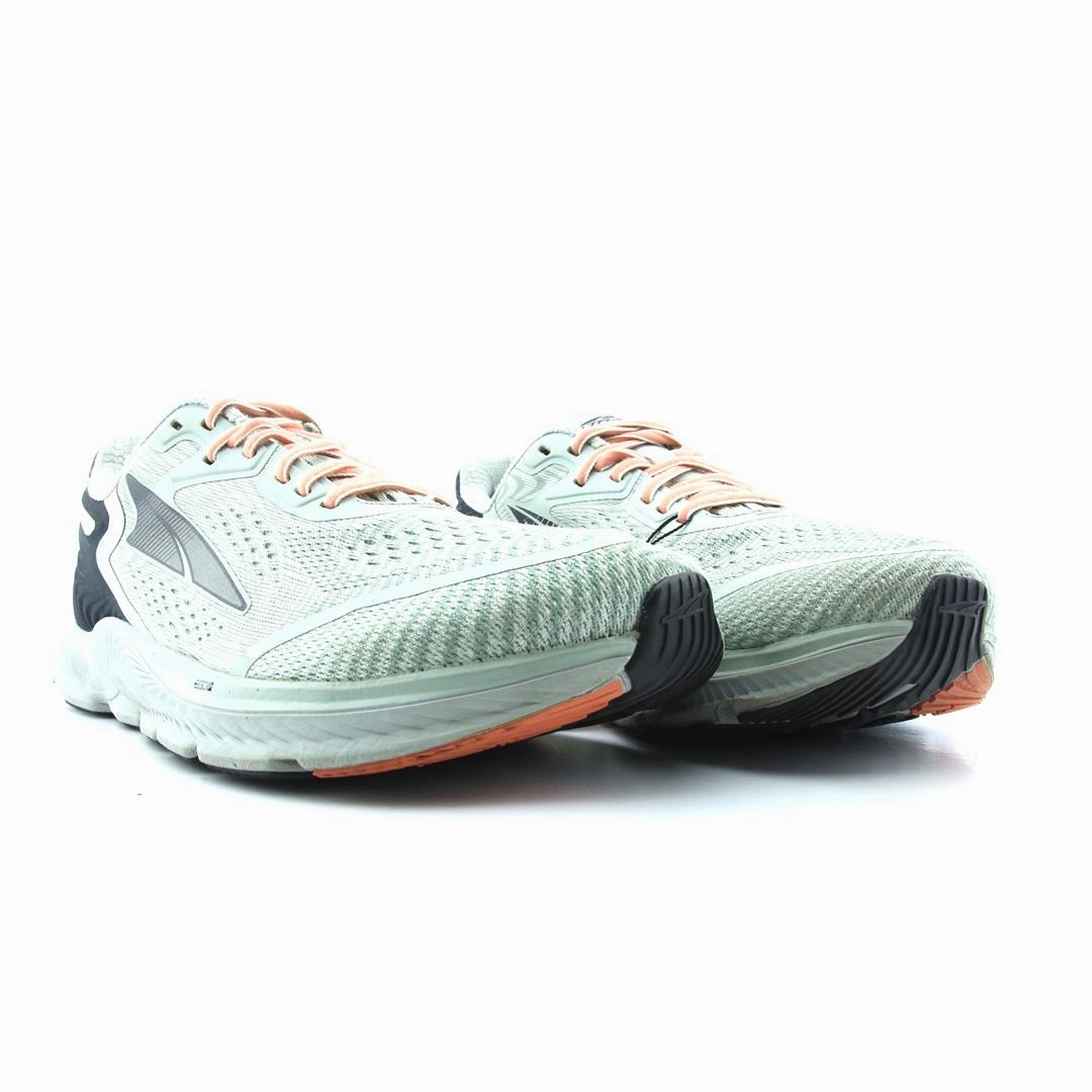 ALTRA TORIN 5 lightweight athletic shoe look