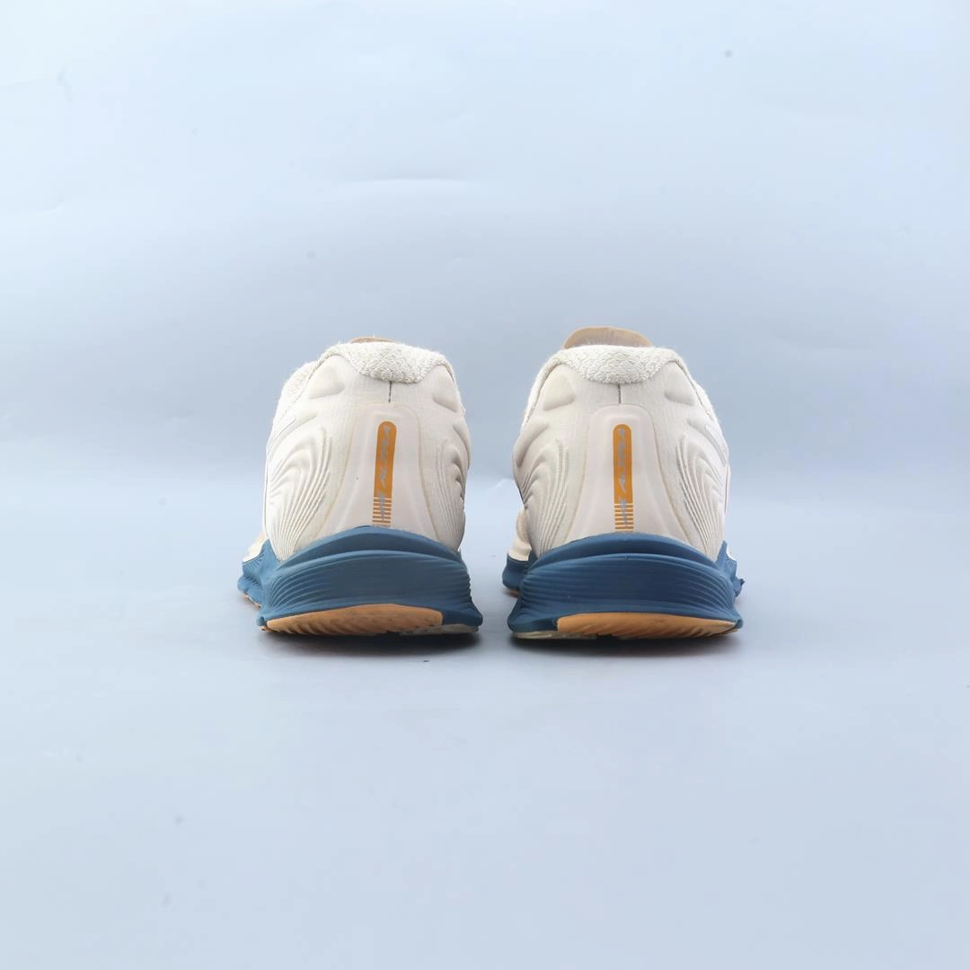 ALTRA TORIN 5 lightweight athletic shoe look