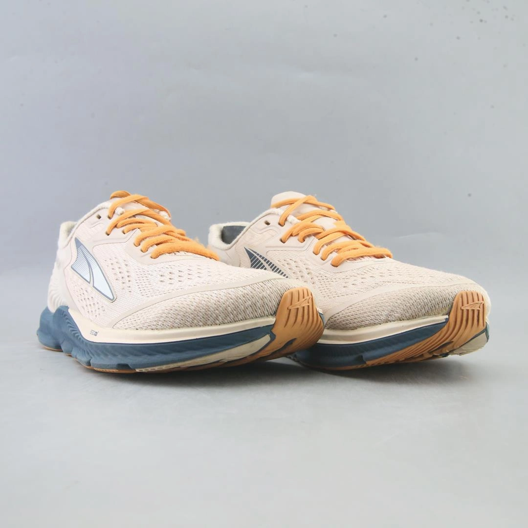 ALTRA TORIN 5 lightweight athletic shoe look