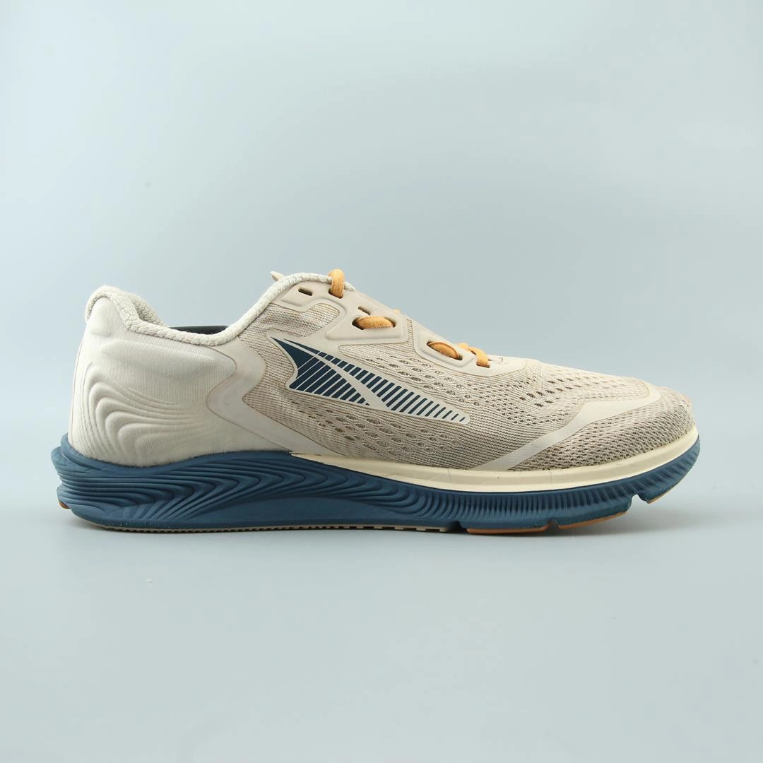ALTRA TORIN 5 lightweight athletic shoe look