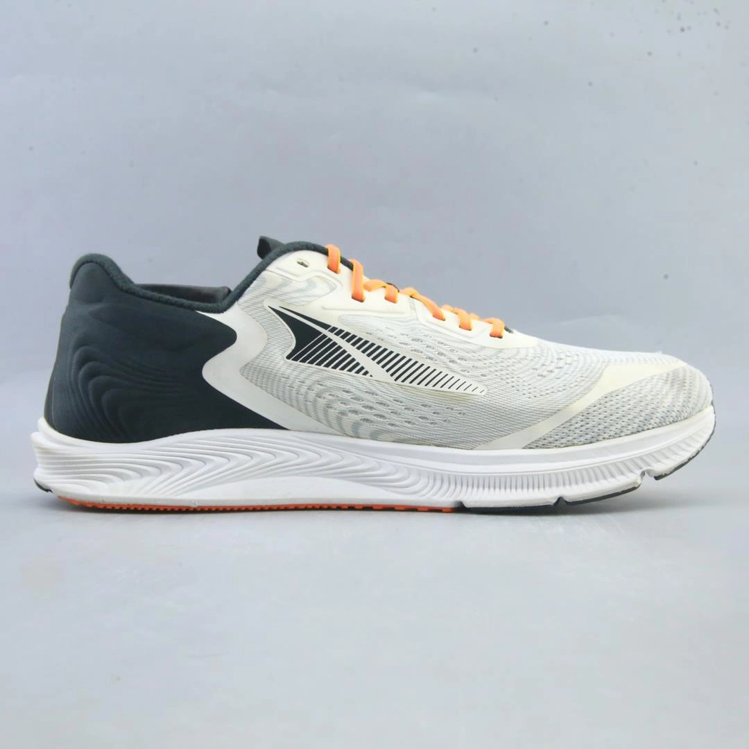 ALTRA TORIN 5 lightweight athletic shoe look