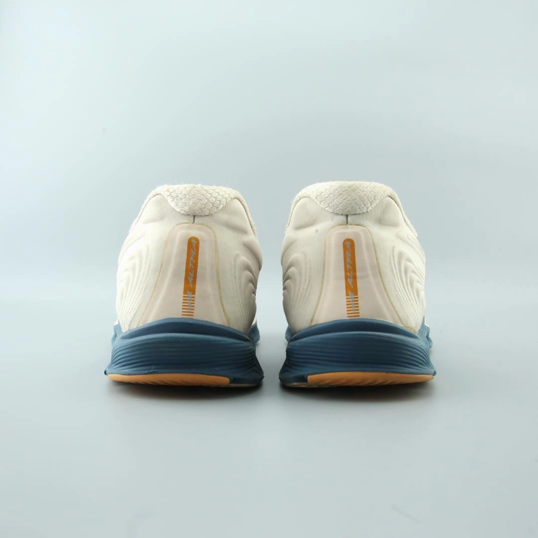 ALTRA TORIN 5 lightweight athletic shoe look