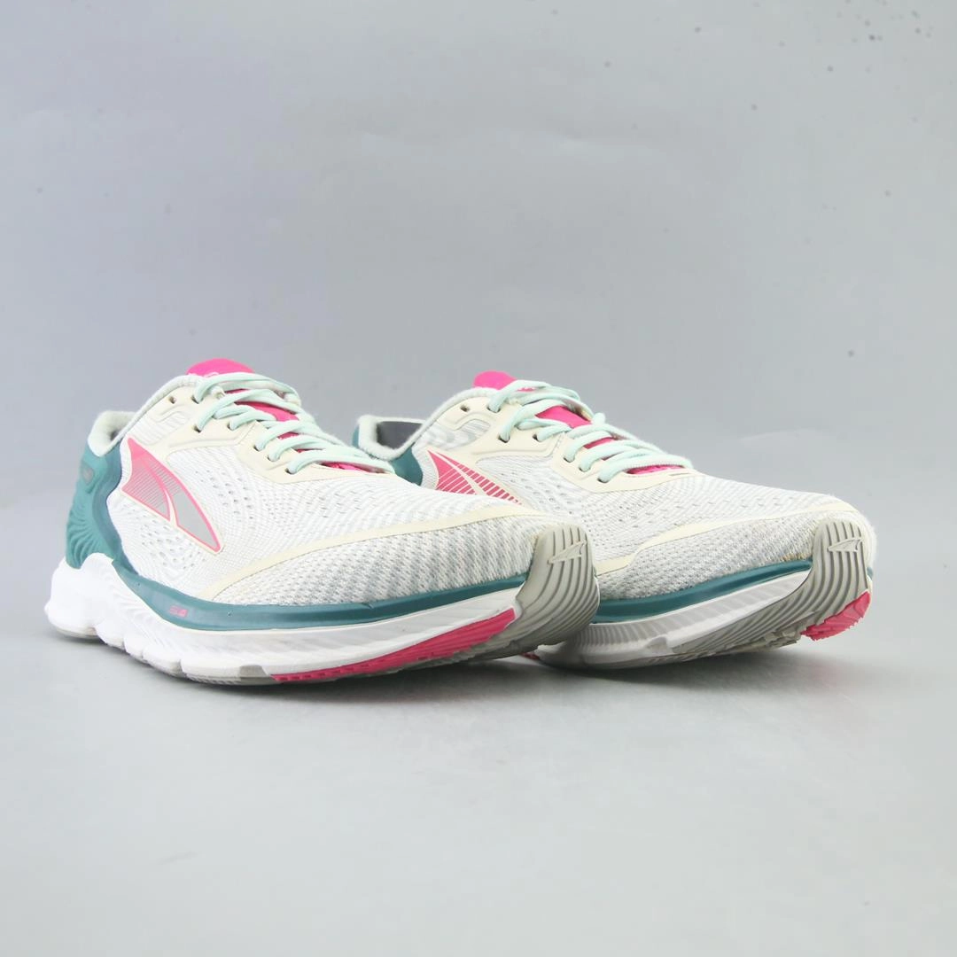 ALTRA TORIN 5 lightweight athletic shoe look