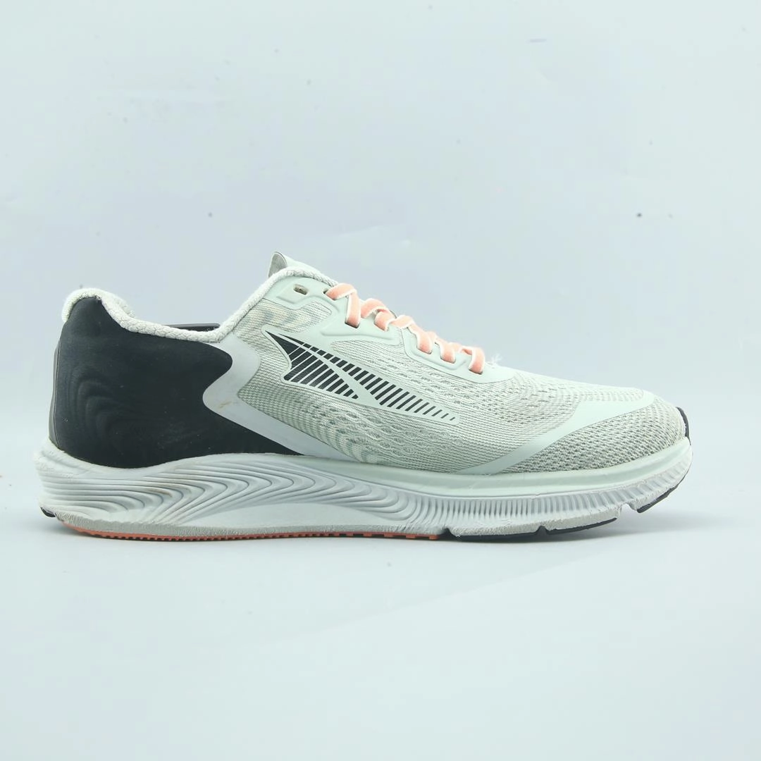 ALTRA  TORIN 5 lightweight athletic shoe look