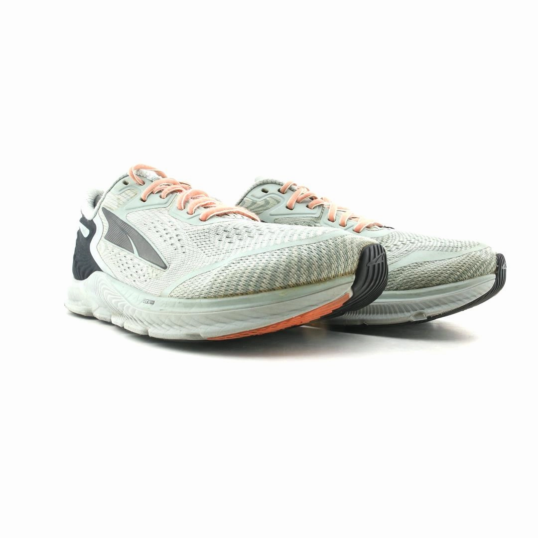 ALTRA TORIN 5 lightweight athletic shoe look