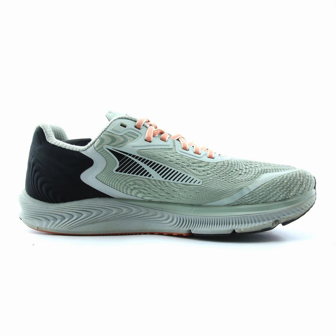 ALTRA TORIN 5 lightweight athletic shoe look
