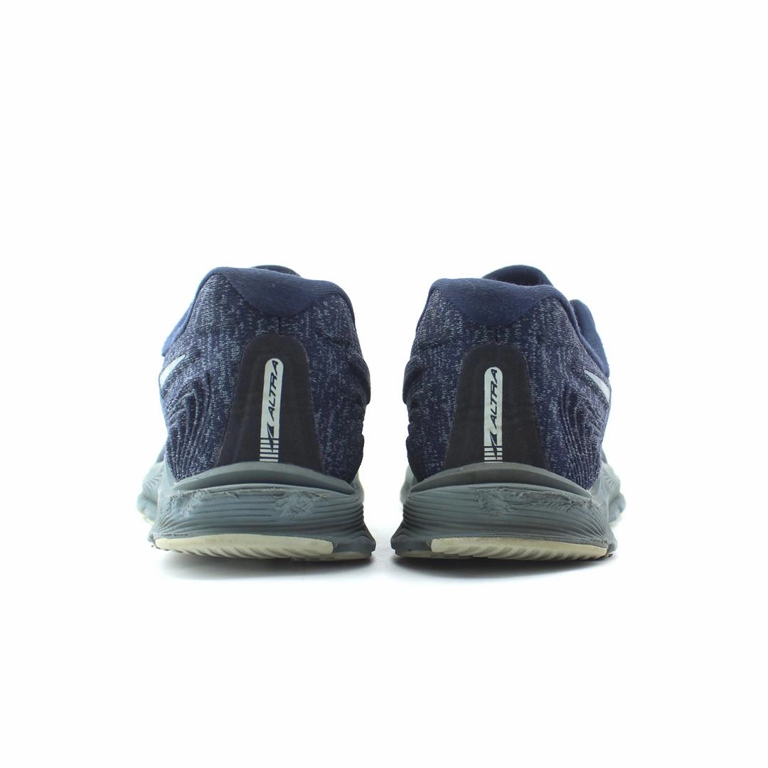 ALTRA TORIN 5 lightweight athletic shoe look