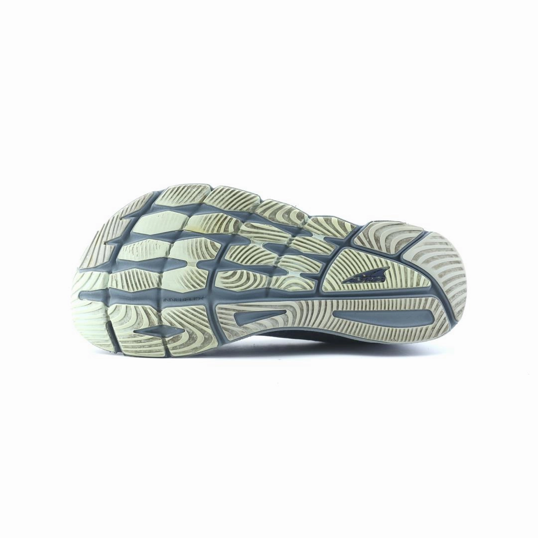ALTRA TORIN 6 lightweight athletic shoe look