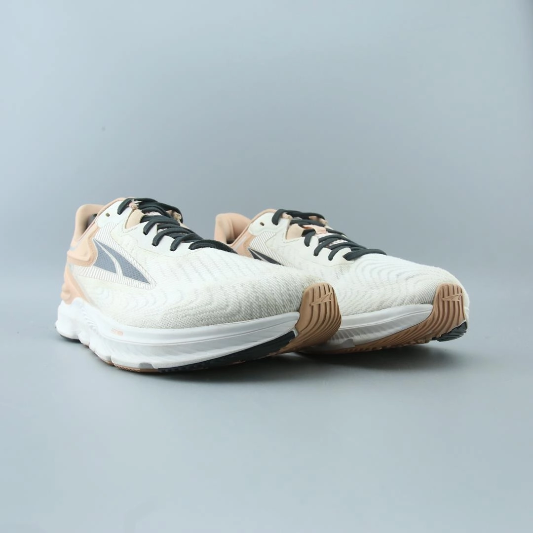 ALTRA TORIN 6 lightweight athletic shoe look